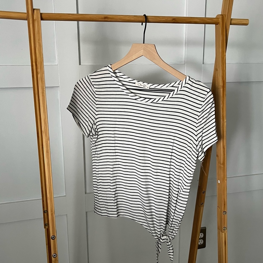 Summer Top Size Medium Black and White Stripe 🖤